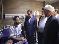 عيادت نماينده ولي‌فقيه و استاندار ايلام از مجروحان حادثه اسکله شهيد رجايي