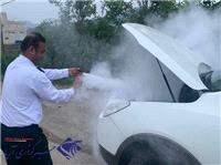 پليس راهور ناجي شهروند مينودشتي در اطفاي حريق خودرو