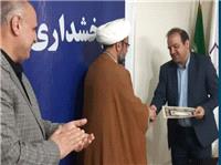 تجليل امام جمعه بخش خاوران از عملکرد شهرداري قيامدشت در اجراي برنامه ها