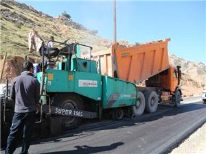 انجام فاز نخست عمليات آسفالت پروژه بهسازي و بازسازي جاده دسترسي به روستاهاي منطقه تاچکر