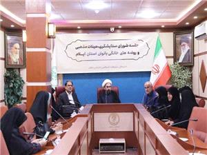 بانوان محور اصلي فعاليت‌هاي فرهنگي هستند