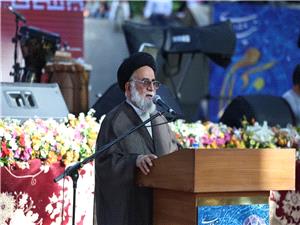 خيام نه‌فقط يک چهره برجسته علمي، بلکه يک حکيم صاحب‌نظر در فلسفه زندگي است