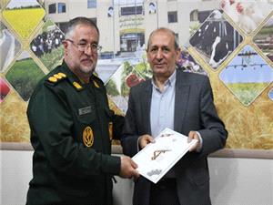 تقدير سپاه عاشورا از رئيس سازمان جهاد کشاورزي آذربايجان شرقي براي همکاري در توسعه کشاورزي مناطق محروم