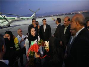 استقبال استاندار از بانوان افتخارآفرين کرمانشاهي در فرودگاه شهيد اشرفي اصفهاني کرمانشاه