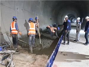 آغاز عملیات روسازی و ریل‌گذاری تونل غربی خط 2 متروی تبریز با تجهیزات بومی