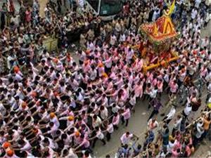 3 dead, dozens injured in stampede at Indian chariot festival