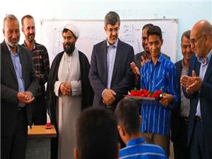 استاندار يزد از مدرسه شهيد فلاحتي مروست بازديد کرد