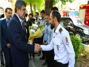 تقدير استاندار از آتش‌نشانان يزدي حاضر در عمليات اطفاء حريق بندر شهيد رجايي