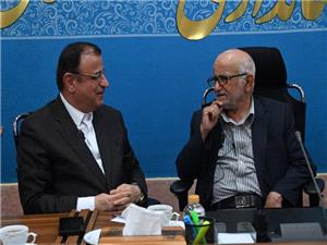 تکيه معلم بر صندلي استانداري