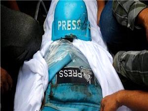 شهادت خبرنگار فلسطینی به همراه همسر و فرزندش در دیر البلح + عکس
