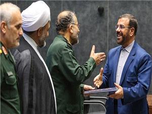 تجليل از استاندار فارس در همايش قدرداني از دست‌اندرکاران راهيان نور کشور