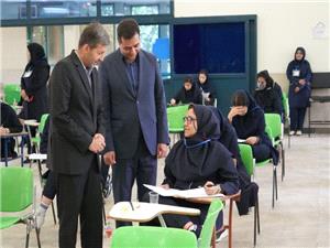 استاندار اصفهان از روند برگزاري آزمون امتحانات پايان سال بازديد کرد