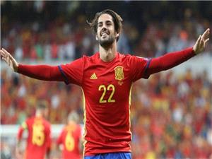 إيسکو يزيّن قائمه المنتخب الإسباني بعد ست سنوات من الغياب