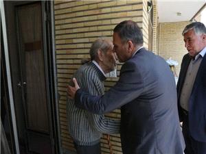 ديدار استاندار زنجان با معلم  ماندگار زنجاني استاد ذبيح اله شاه‌محمدي