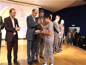 هنر، چراغ راه حال و آينده جامعه است