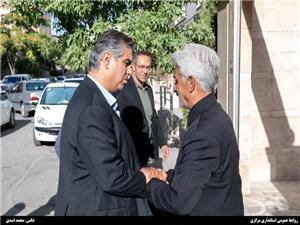 ديدار استاندار مرکزي با خانواده شهيد آقائي از شهداي جنايات رژيم صهيونيستي