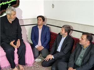 ابراز همدردي استاندار اصفهان با خانواده شهيد مدافع وطن در کاشان