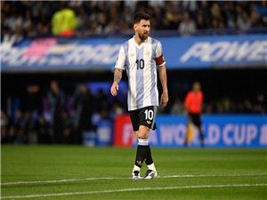 ما سبب استبعاد ميسي من قائمه الأرجنتين لمواجهه أوروغواي والبرازيل؟