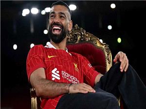 محمد صلاح  يفاجئ الجميع ويفضل ميسي على نفسه (فيديو)