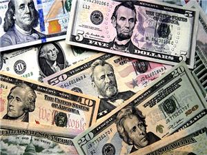 تراجع سعر صرف الدولار في روسيا إلى ما دون 80 روبل