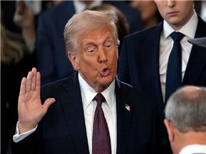 ترامب يشتکي من القضاء: يهدد بتقويض صلاحيات رئيس الولايات المتحده