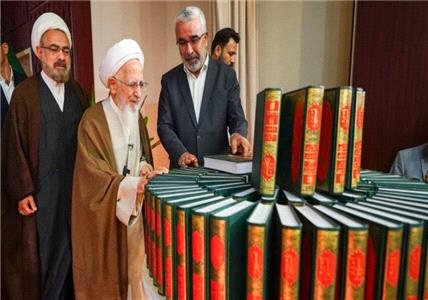 تجلیل آستان مقدس علوی از آیت‌الله جوادی آملی + تصاویر